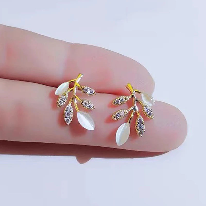 Exquisite Flower Zircon Stud Earrings – Geometric Rhinestone Jewelry for Women & Girls