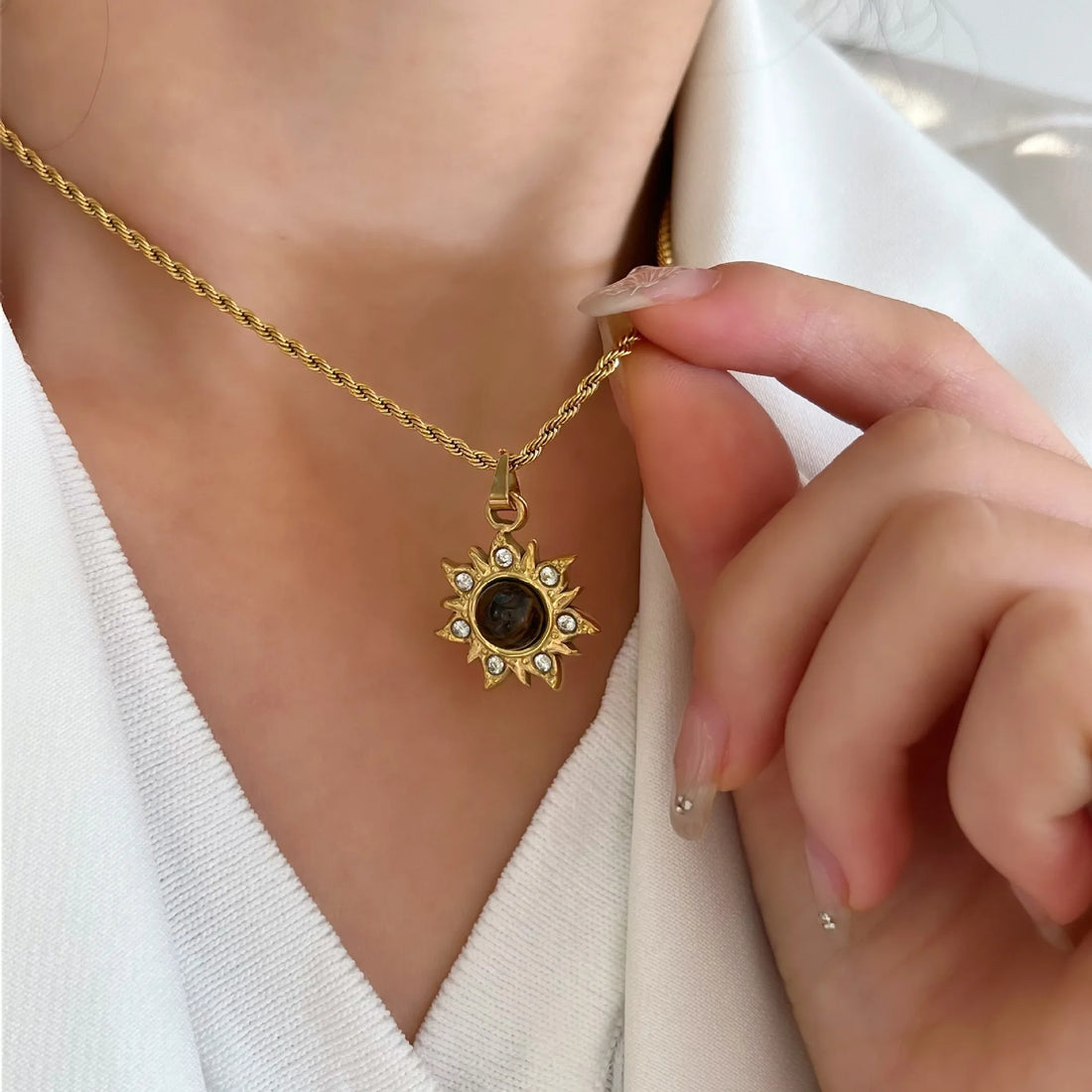 Gold Oval Flower Pendant Necklace