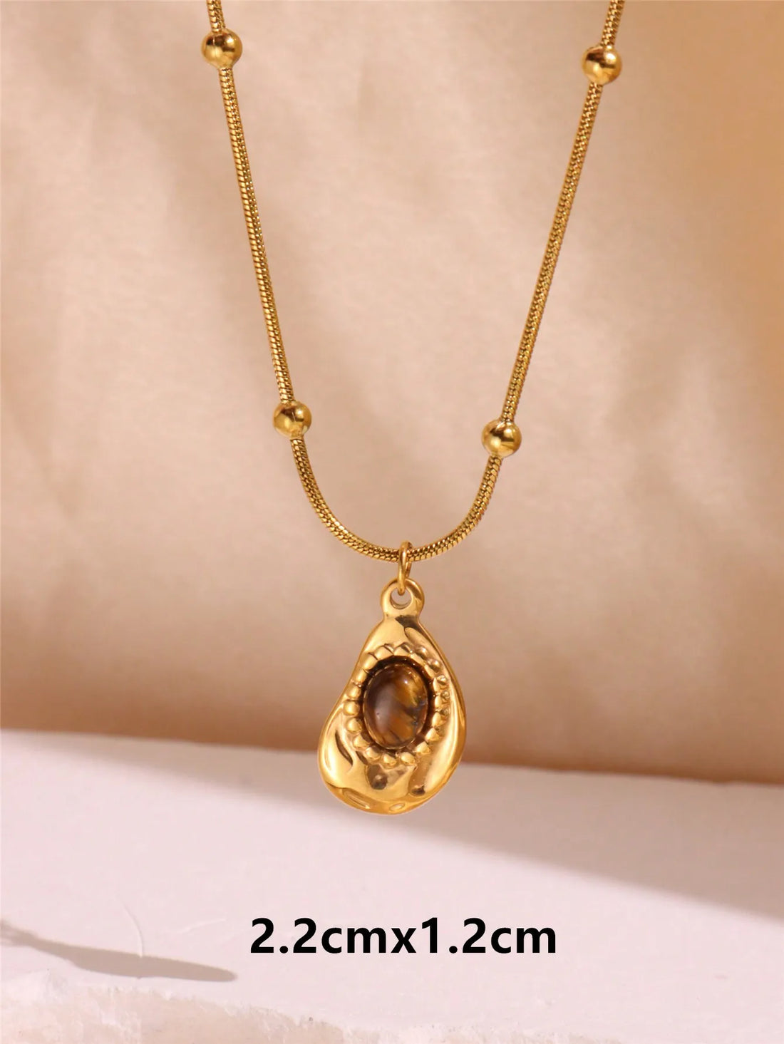 Gold Oval Flower Pendant Necklace