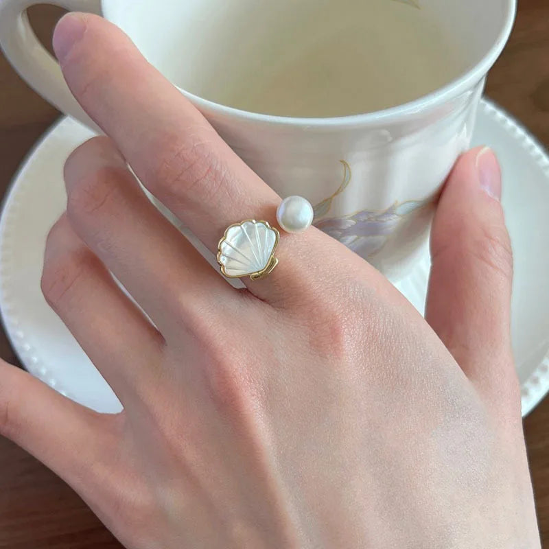 Simple Fan-Shaped Shell Pearl Zircon Ring – Fashionable Personalized Jewelry for Women